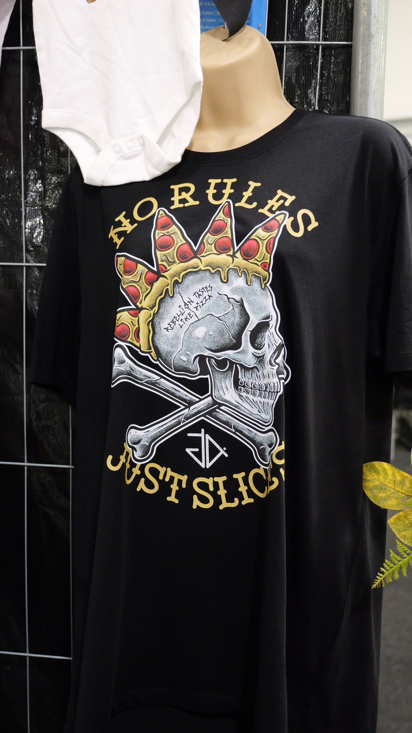 Granite anchor Pizza howk deisgn T-Shirt on black 